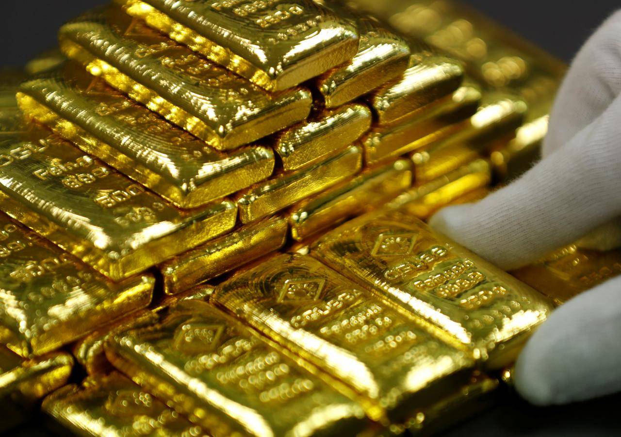الذهب يهبط بعد بيانات قوية للوظائف في أمريكا والبلاديوم يخترق حاجز 1300 دولار للمرة الأولى