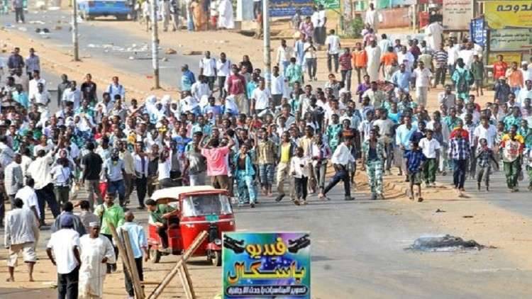 وزير الداخلية السوداني يكشف حصيلة قتلى وجرحى ومعتقلي الاحتجاجات الأخيرة في البلاد