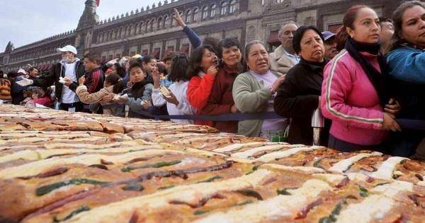 بالوزن والطول... كعكة 