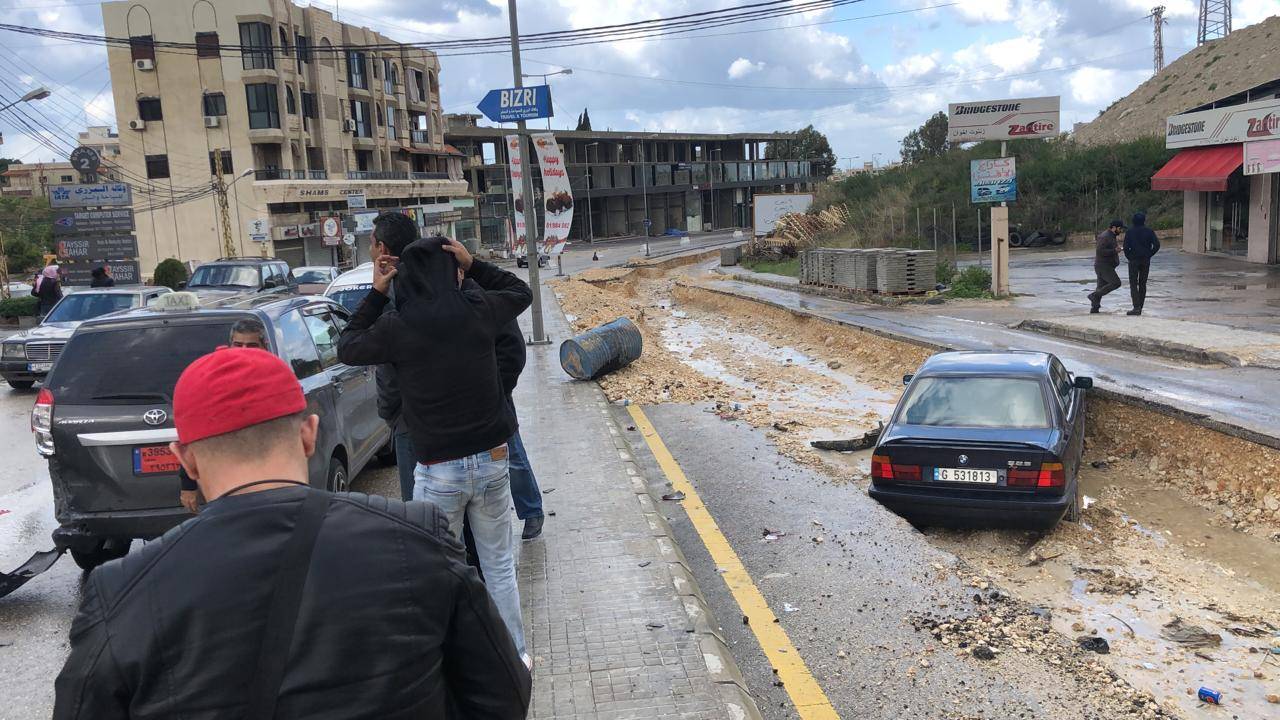 حادث سير بين 4 سيارات عند اوتوستراد الشماع في صيدا