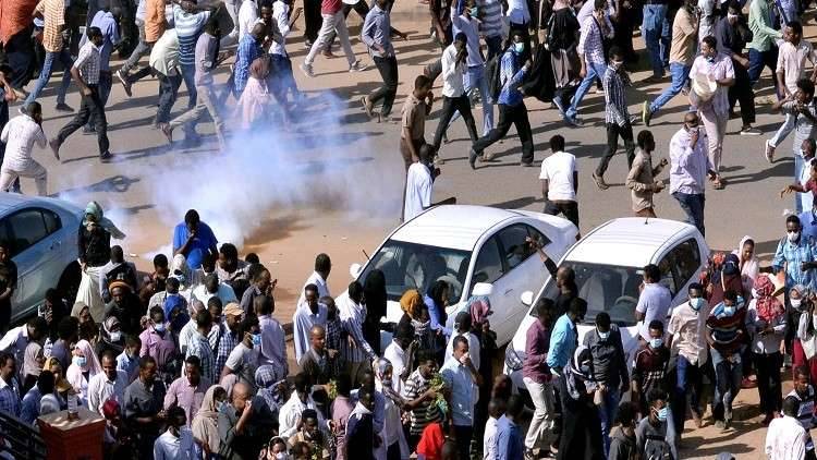 الشرطة السودانية تفرق متظاهرين بالغاز المسيل للدموع