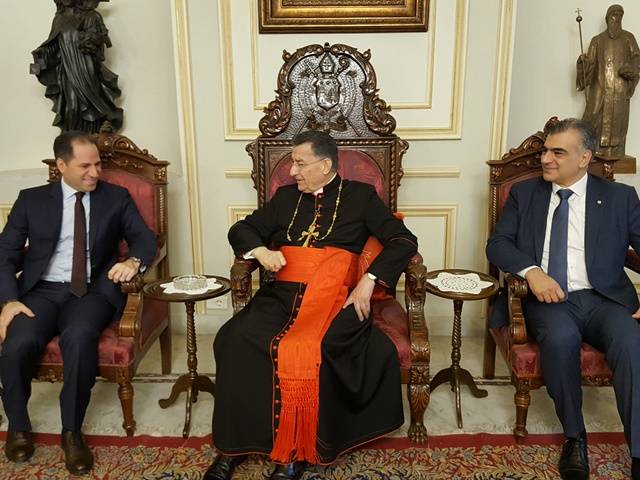 الراعي يلتقي في هذه الاثناء النائب الجميل