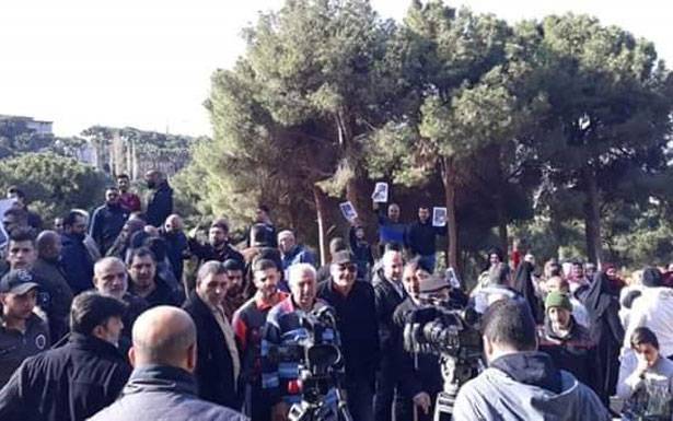 اهالي الرويسات ــ الجديدة

اعتصموا احتجاجاً

على رمي النفايات في الحرش