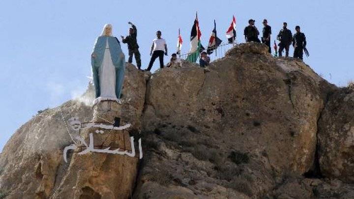 تمثال السيدة العذراء يستعيد مكانه في بلدة معلولا السورية الاثرية