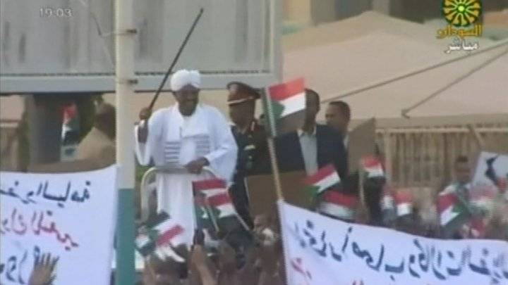 جنوب أفريقيا: محكمة تتهم الحكومة بـ"انتهاك الدستور" لسماحها للبشير بمغادرة البلاد