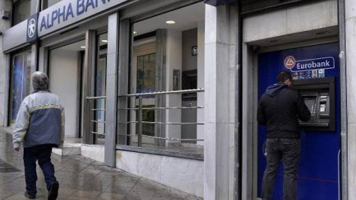 وكالة ستاندرد اند بورز تخفض تصنيف البنوك اليونانية