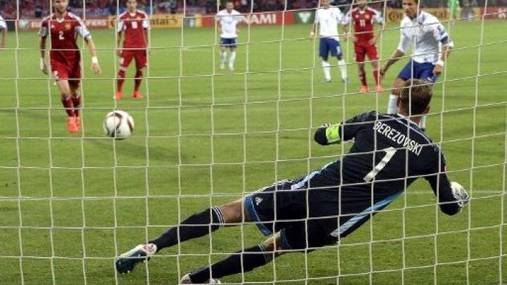 ثلاثية رونالدو تقود البرتغال الى الفوز على ارمينيا في تصفيات كأس اوروبا 2016