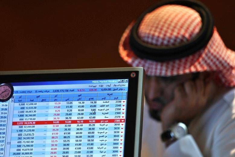 السوق يستقبل الأجانب باللون الأحمر .. ومحللون: للترقب والحذر والسيولة للتدوير