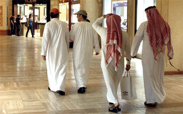 مساعى السعوديين لتنويع الاقتصاد تغير ملامح الحياة الاجتماعية فى البلاد
