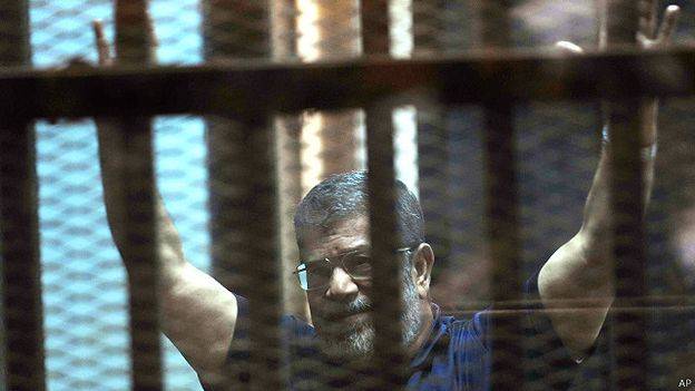 حكم بإعدام الرئيس المصري مرسي المعزول في قضية اقتحام السجون خلال ثورة يناير
