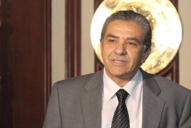 وزير البيئة يصدر توجهاته بإعادة تأهيل الحديقة الملاصقة لمسجد الفاروق
