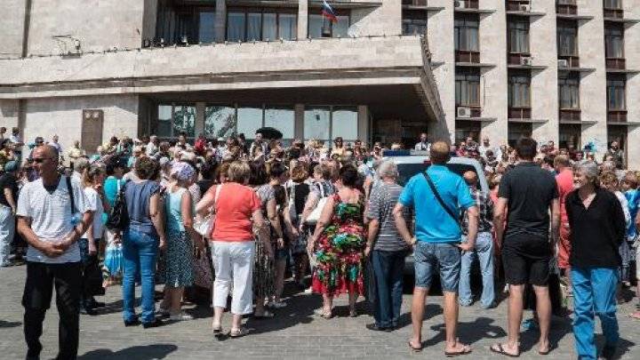 تظاهرة في دونيتسك احتجاجا على سياسة الانفصاليين الموالين لروسيا