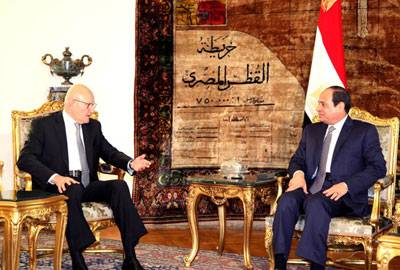 سلام التقى السيسي و نظيره والعربي وبابا الأقباط :
البلد من دون رأس لا يستمرّ والحكومة تحاول ملء الفراغ مُوقتا