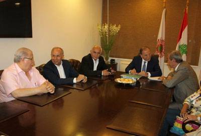 الجسر زار غرفة طرابلس وعرض الصعوبات
التي تواجه تنفيذ مشاريع الطرقات والاوتوسترادات
