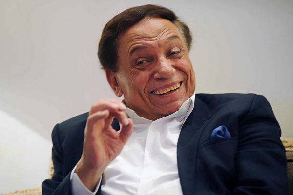 عادل إمام يتعرض للإعتداء!