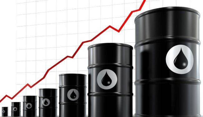النفط يرتفع بفعل تراجع الدولار