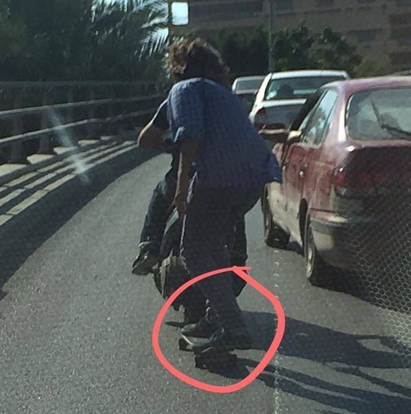 مشهد غير مألوف.. في شوارع لبنان فحسب!