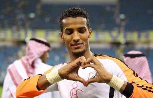 الشباب السعودي يحسم موقفه من رحيل هزازي إلى النصر