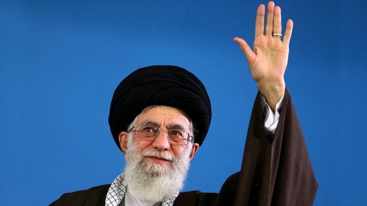 السلام في يد آية الله خامنئي