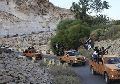 «مصدر ليبي»: «شورى مجاهدي درنة» يواصل هجومه على «داعش»
