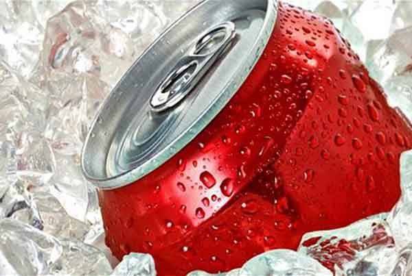 طفل صيني يضع السم لشقيقتيه في الكولا