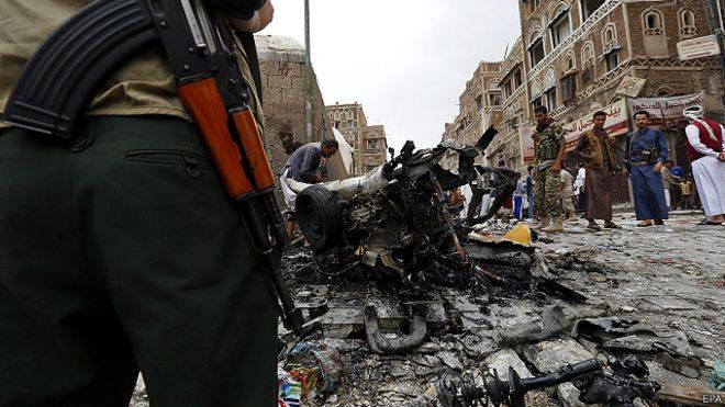 انفجار سيارة مفخخة بالقرب من مسجد يرتاده الحوثيون في صنعاء