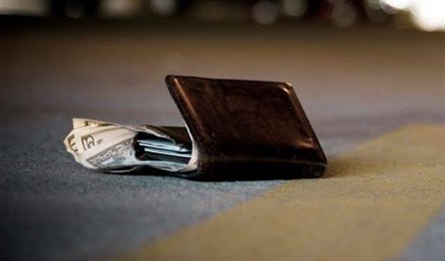 لماذا اعاد هذا المشرد محفظة تحتوي 400 دولار؟