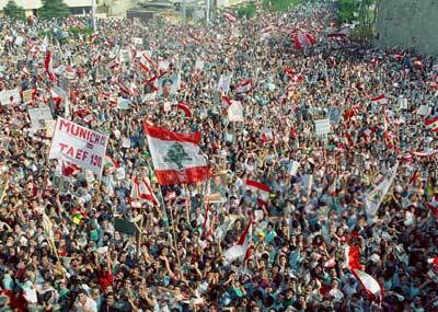 الوطني الحر: لا تستغلوا الناس والموظفين