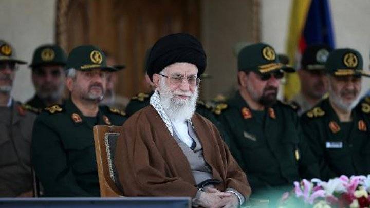 خامنئي يجدد التأكيد على "الخطوط الحمر" لايران في المفاوضات النووية