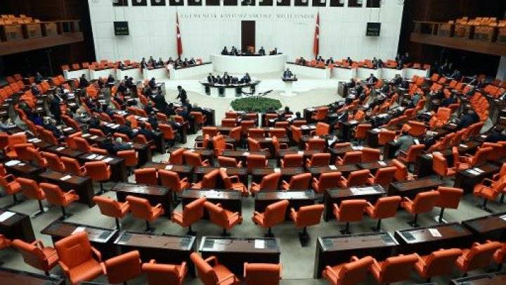 البرلمان التركي الجديد يفتتح جلساته بينما تتضح معالم حكومة ائتلاف