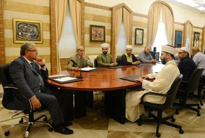 وفد من علماء البقاع زار المشنوق :
لمساواة الموقوفين الإسلاميين بعملاء لحد