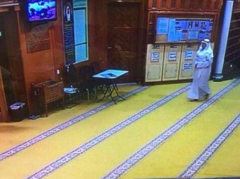 شاهد فيديو و صوراً للإرهابي الذي فجر نفسه لحظة دخوله مسجد الإمام الصادق بالكويت