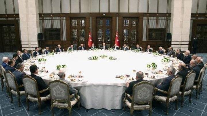 أردوغان يتوعد إثر انتقاد مائدته الرمضانية المترفة