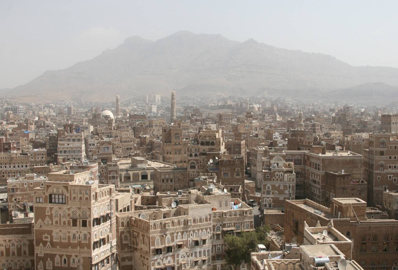 28 قتيلاً بانفجار سيارة مفخخة تبناها "داعش" في صنعاء