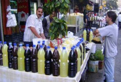في ظل البطالة  بيع العصير الطازج في بيروت والضاحية في شهر رمضان فرصة عمل موقتة للشباب