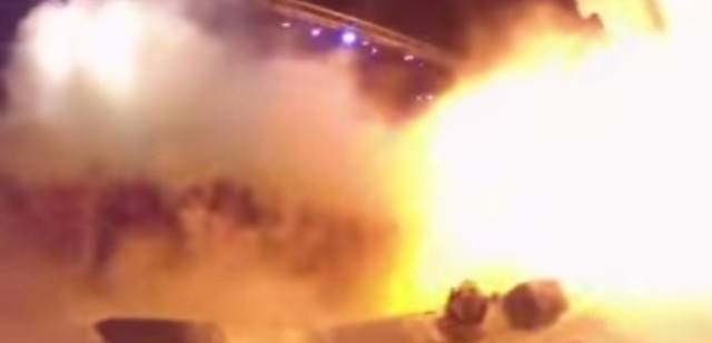 انفجار على المسرح في تايوان خلال حفل غنائي!