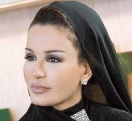 الغارديان: شيري بلير ضغطت مرارا على كلينتون للقاء الشيخة موزة