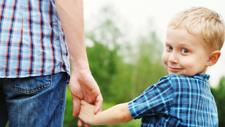 سن الأب يؤثر على طول عمر طفله