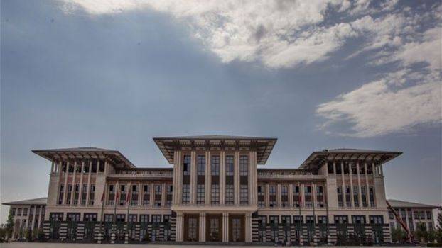 اردوغان يفتتح مسجدا ضخما داخل قصره المثير للجدل في انقرة