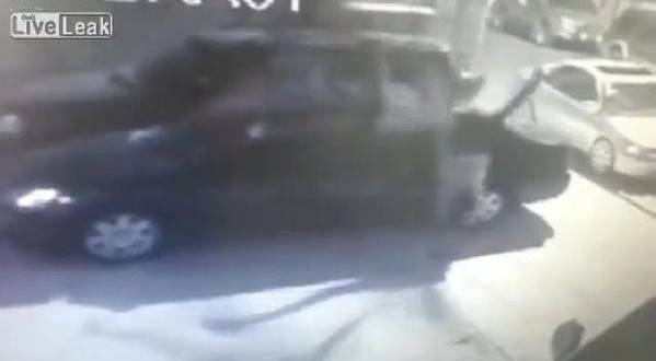 بالفيديو زوج يلقي بزوجته وعشيقها من الطابق الثالث