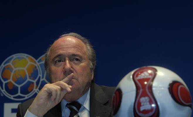 فضيحة كروية من العيار الثقيل: بلاتر يفضح الرؤساء الذين طلبوا إعطاء مونديال 2022 إلى قطر