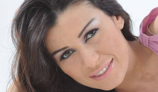 نادين الراسي: أعيش قصة حب مع رجلين!