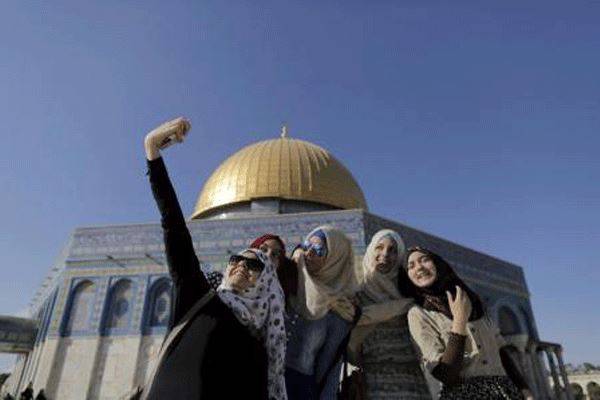 "سيلفي في الاقصى" ظاهرة فلسطينية لتأكيد الارتباط بالمقدسات