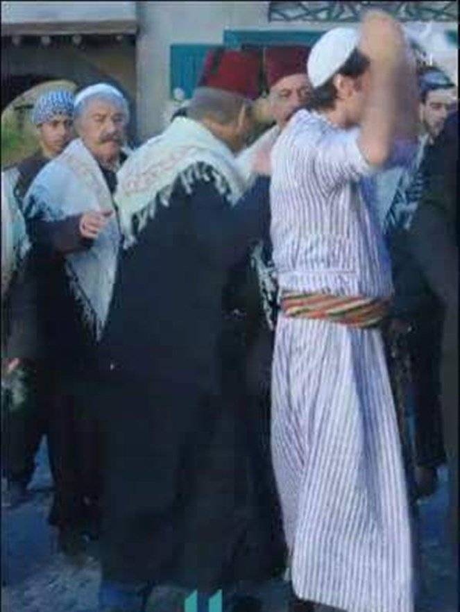 بالصورة: خطأ جديد في "باب الحارة" يثير السخرية