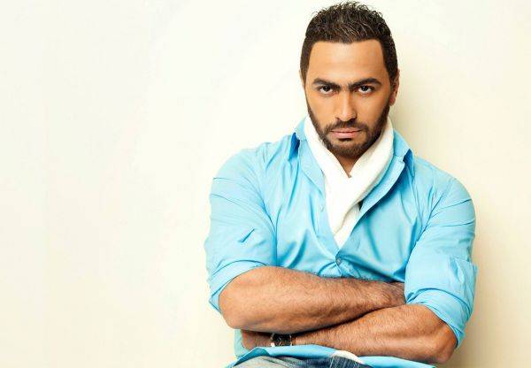 تامر حسني يطلب من جمهوره التبرع بالدم
