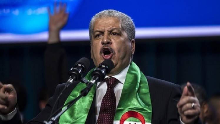 رئيس الوزراء الجزائري يحذر من المساس بوحدة بلاده