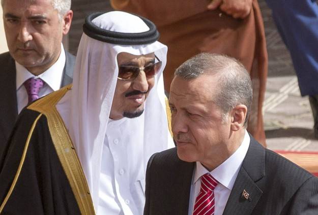 أردوغان يعزي الملك سلمان في وفاة الأمير سعود الفيصل