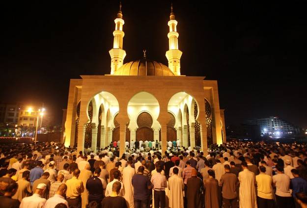 "إنهاء حصار غزة" و"نصرة المسجد الأقصى" أدعية اهتزت بها أجواء القطاع ليلة القدر