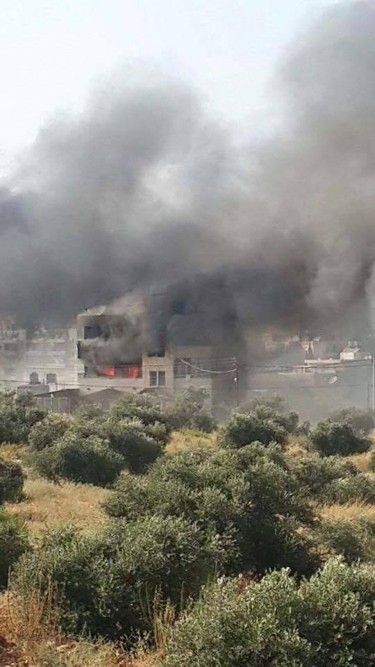 صور| على خلفية مقتل مواطن .. وفاة امرأة وحرق محال تجارية ومنازل في بيت لحم وبيت جالا