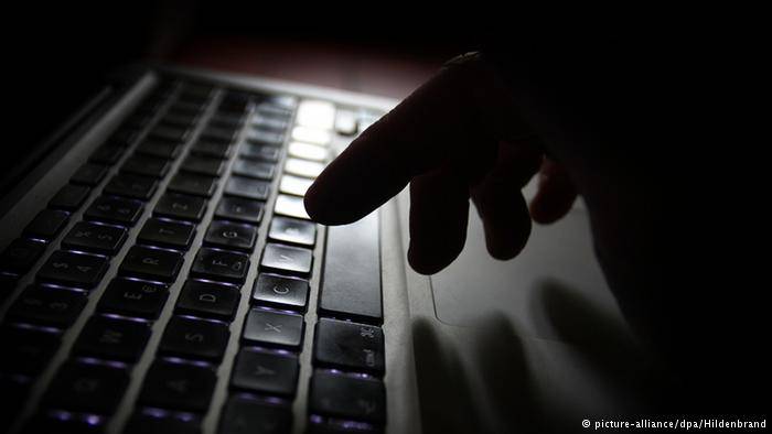"مجلس أوروبا" يحذر من تنامي العنصرية على الإنترنت